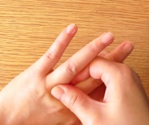 6.すべての指を刺激する｜効果的なハンドクリームの塗り方